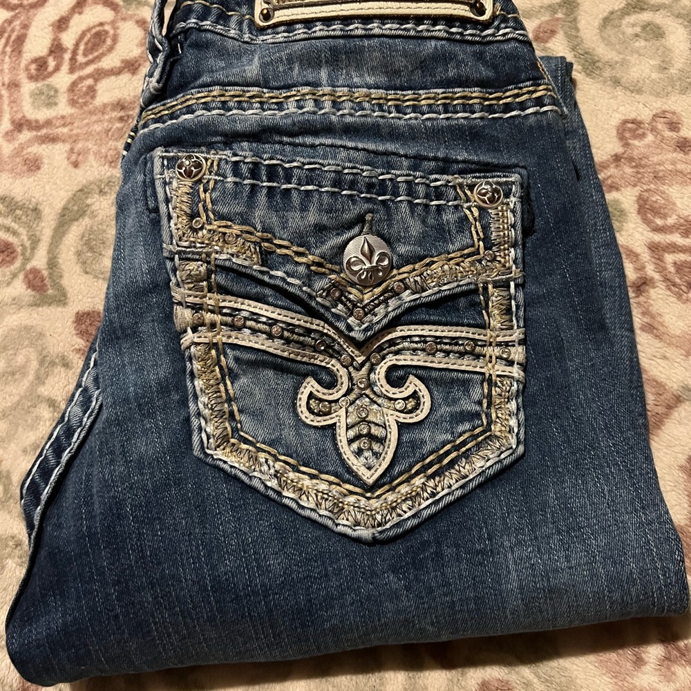 Stylish Blue Jeans with Embroidered Pocket